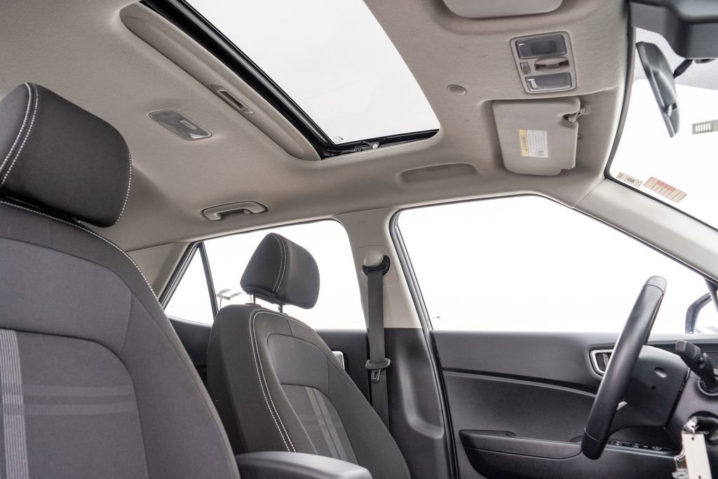 Certified 2023 Hyundai Venue SEL image 12
