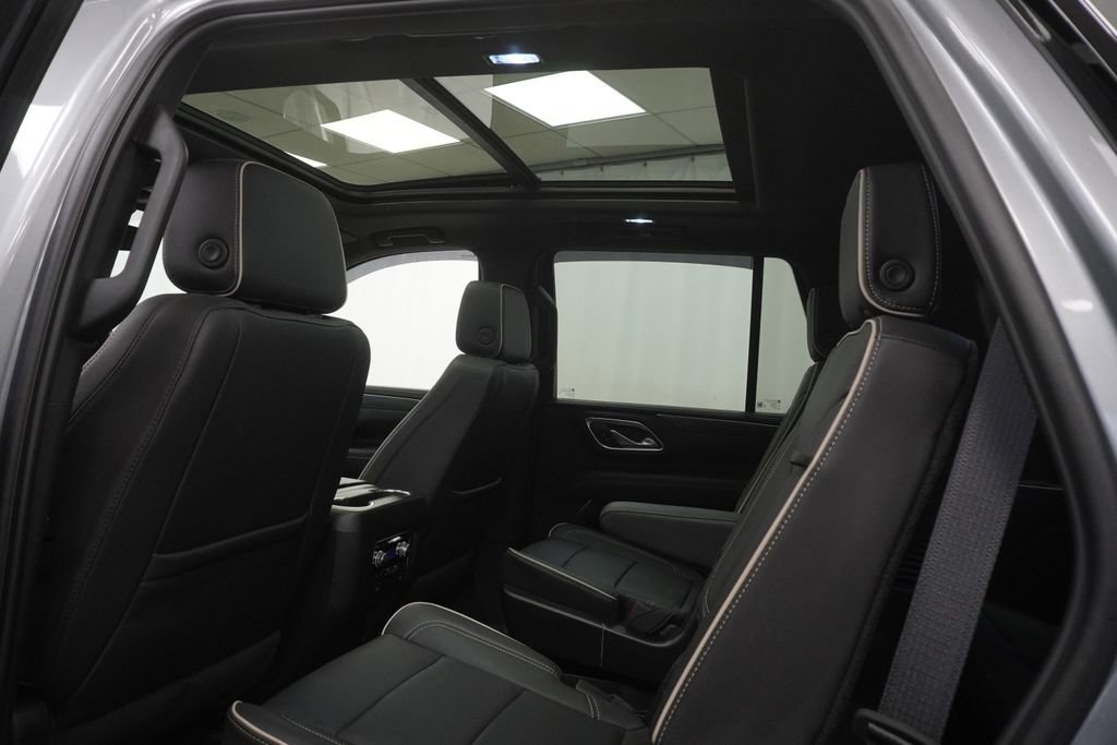 Used 2024 GMC Yukon SLT w/ SLT Premium Package AWD/4WD image 23