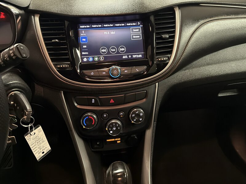 Used 2020 Chevrolet Trax LS FWD image 28