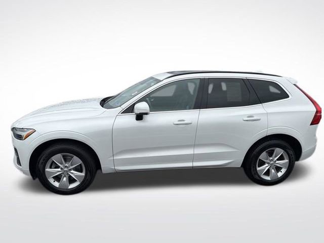 Used 2022 Volvo XC60 B5 Momentum image 2