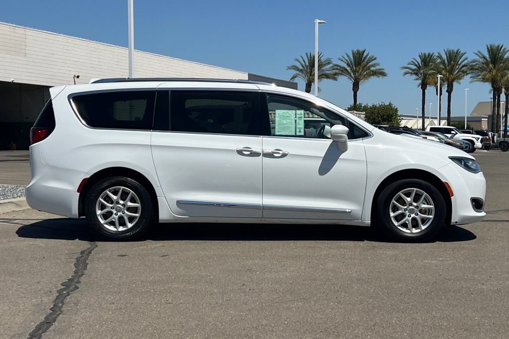 Used 2020 Chrysler Pacifica Touring-L FWD image 3