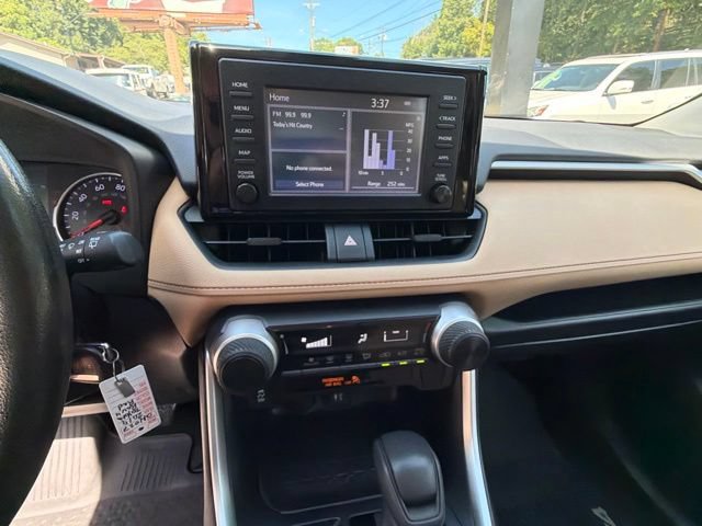 Used 2019 Toyota RAV4 LE FWD image 37
