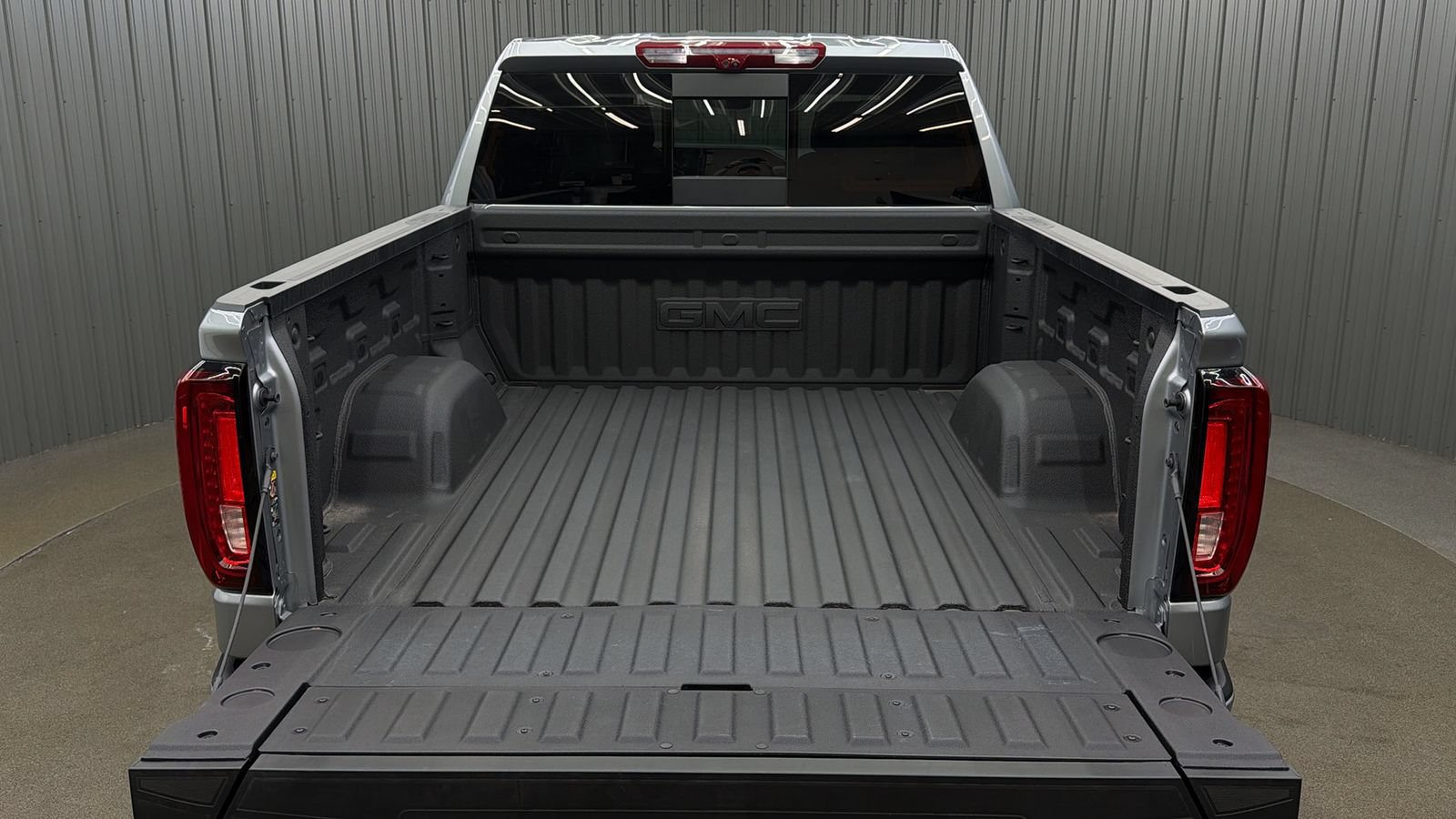 Used 2026 GMC Sierra 1500 AT4 w/ Technology Package AWD/4WD image 17