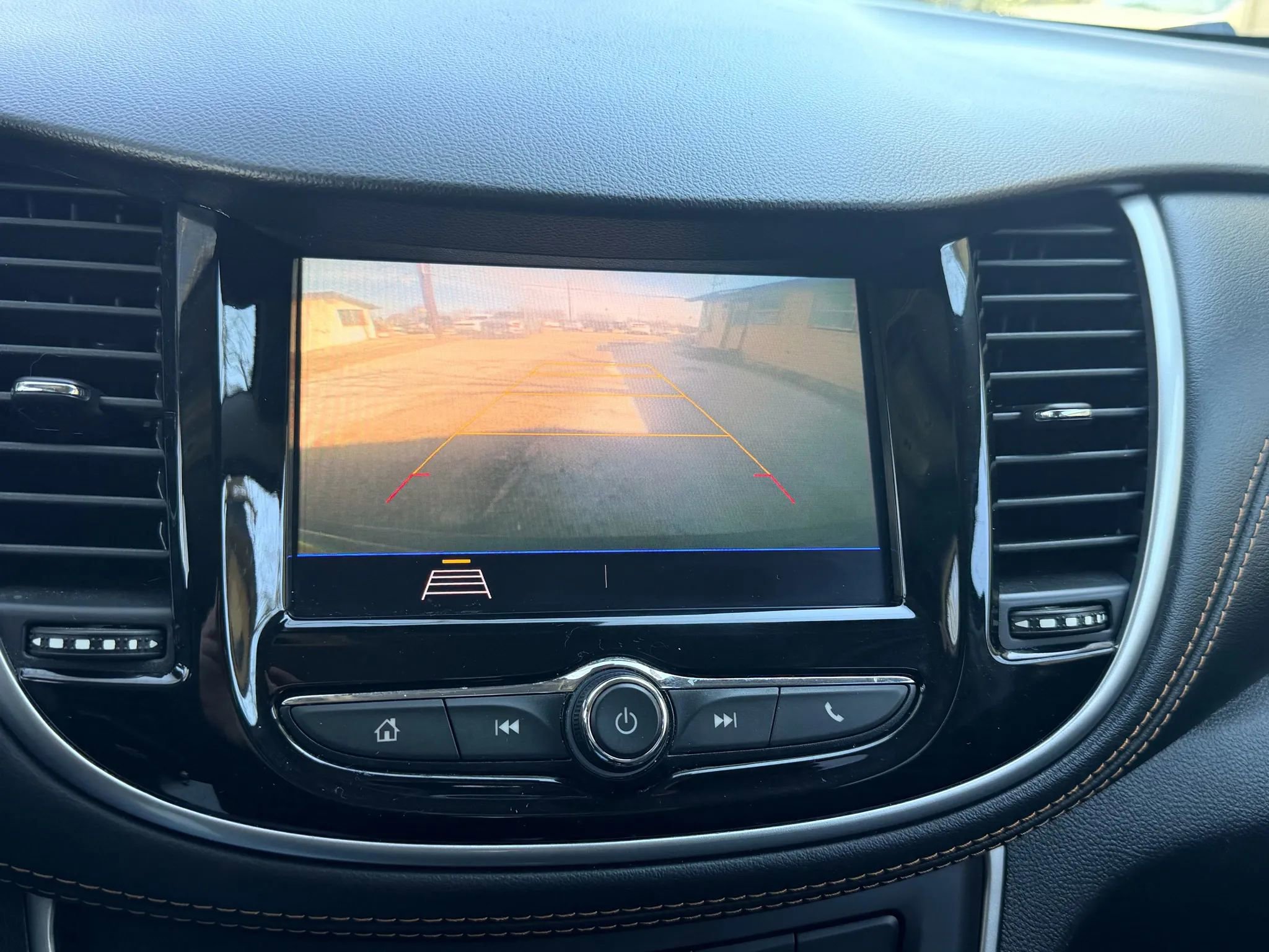 Used 2022 Chevrolet Trax LT image 8