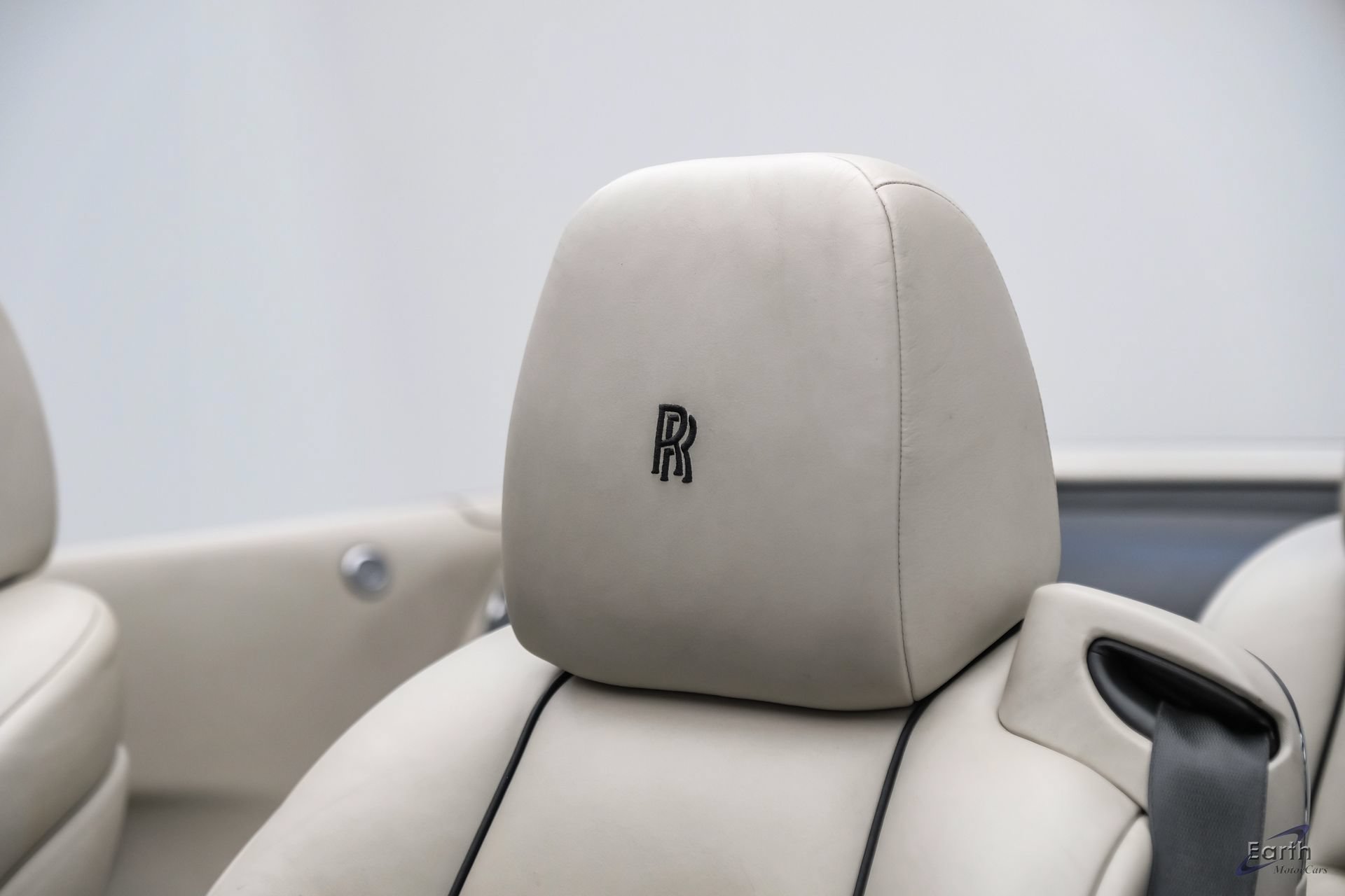Used 2017 Rolls-Royce Dawn RWD image 48