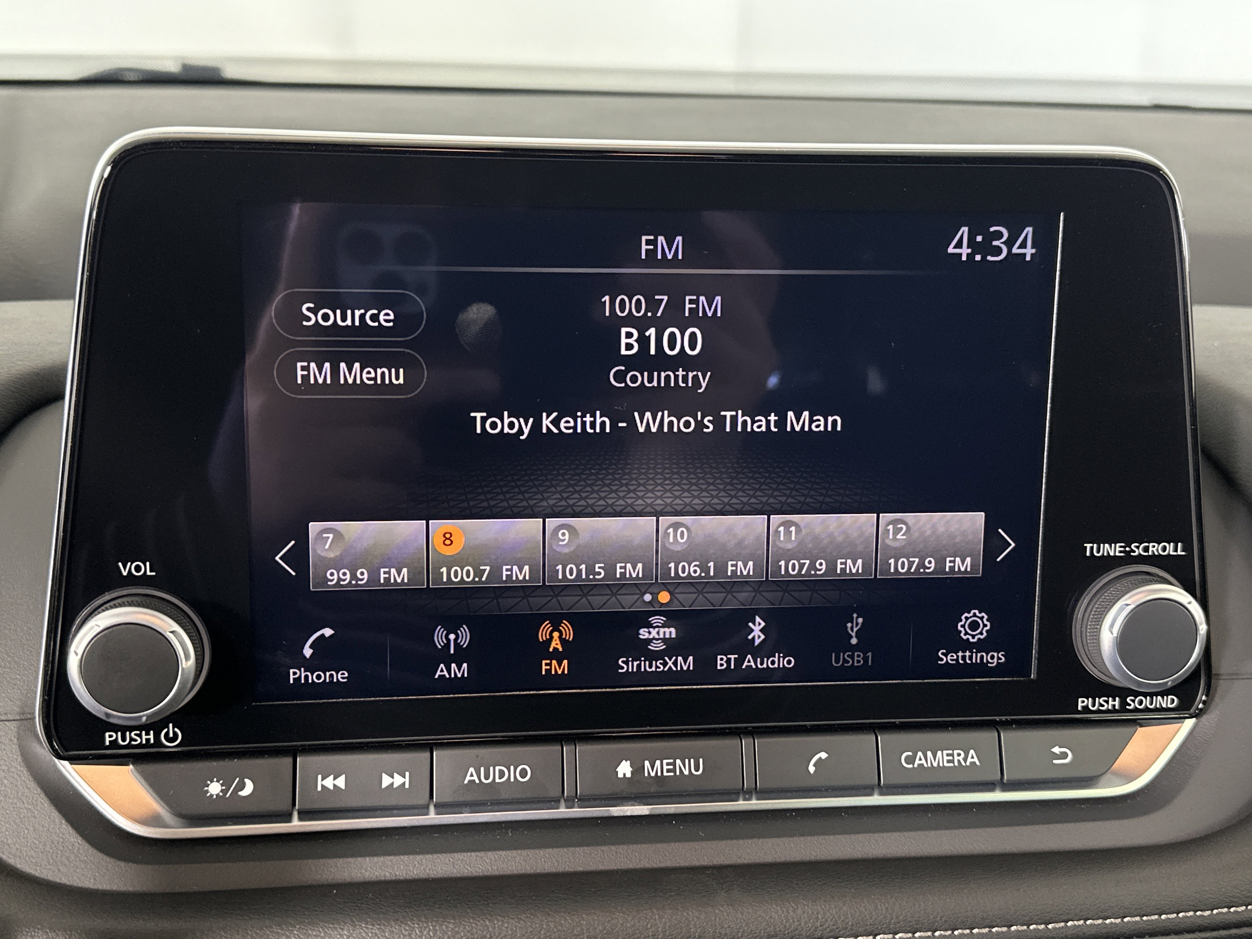 Certified 2025 Nissan Rogue SV image 19