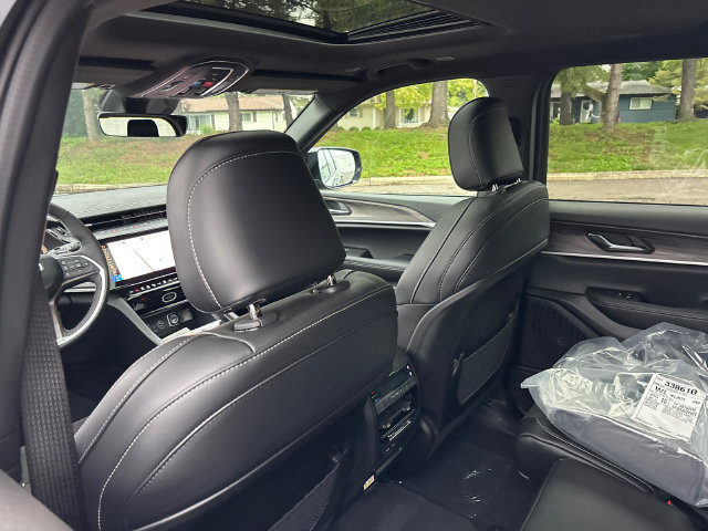New 2027 Jeep Grand Cherokee L 4WD image 10