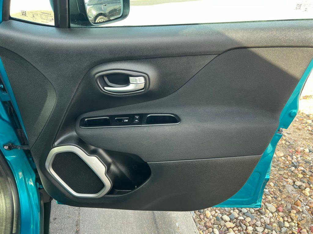 Used 2021 Jeep Renegade Latitude image 26