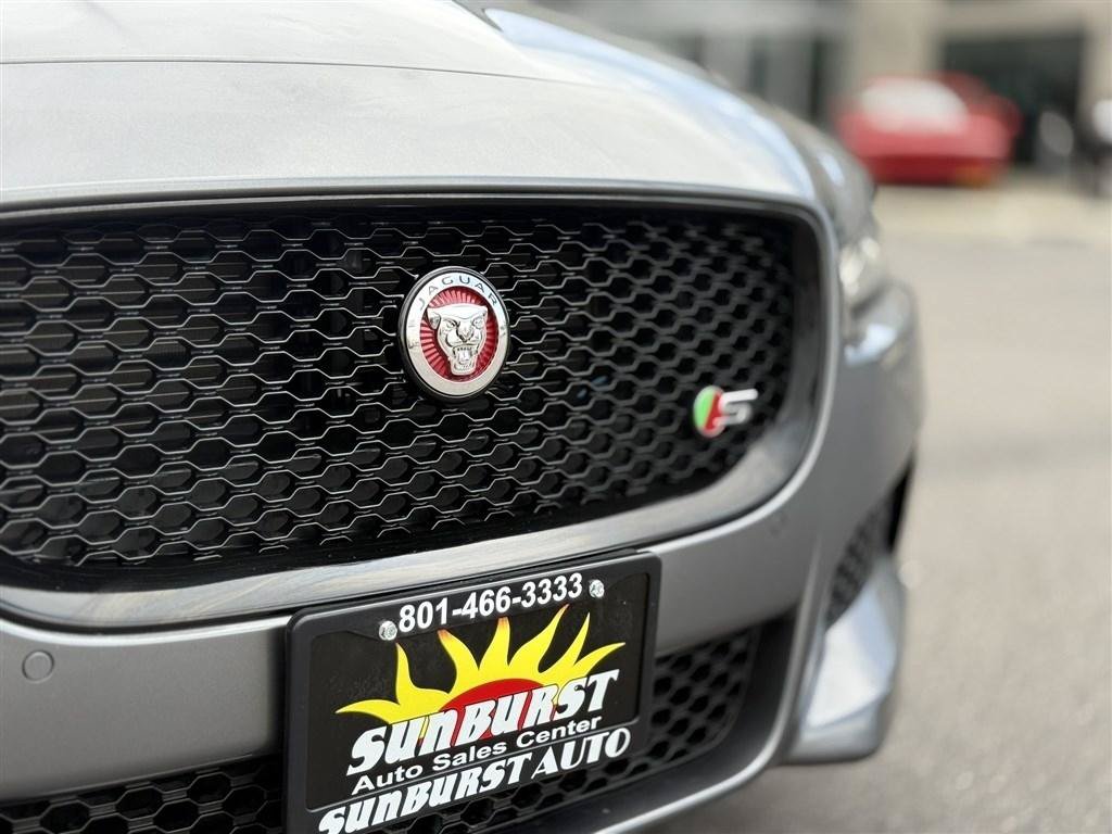 Used 2018 Jaguar XE S AWD/4WD image 10