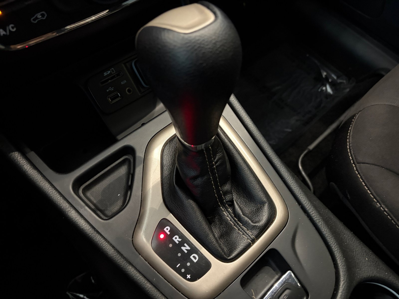 Used 2015 Jeep Cherokee Latitude FWD image 26