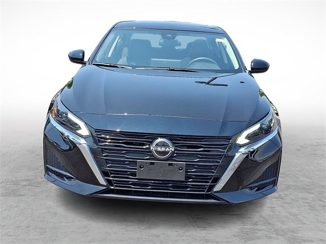 Used 2023 Nissan Altima 2.5 SV w/ SV Premium Package image 2