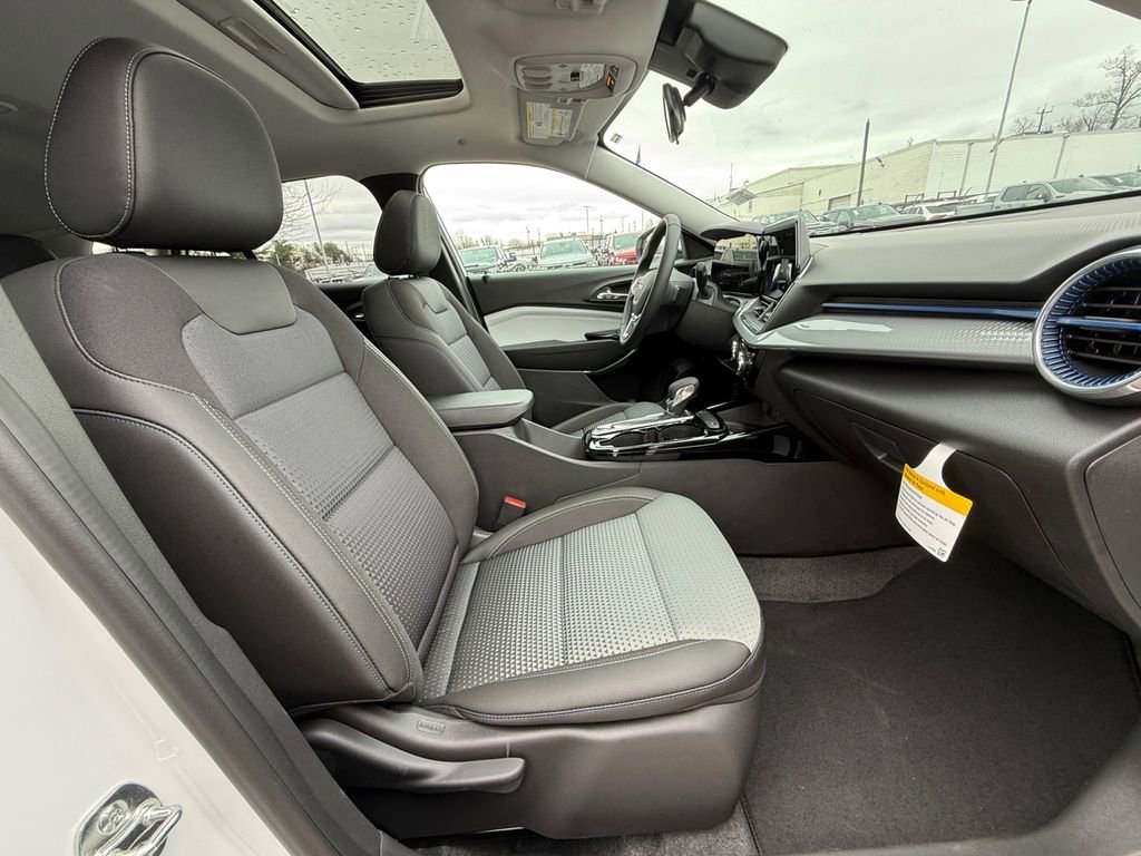 New 2026 Chevrolet Trax LT w/ Sunroof Package image 27
