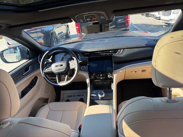 New 2025 Jeep Grand Cherokee Limited w/ Luxury Tech Group II image 26