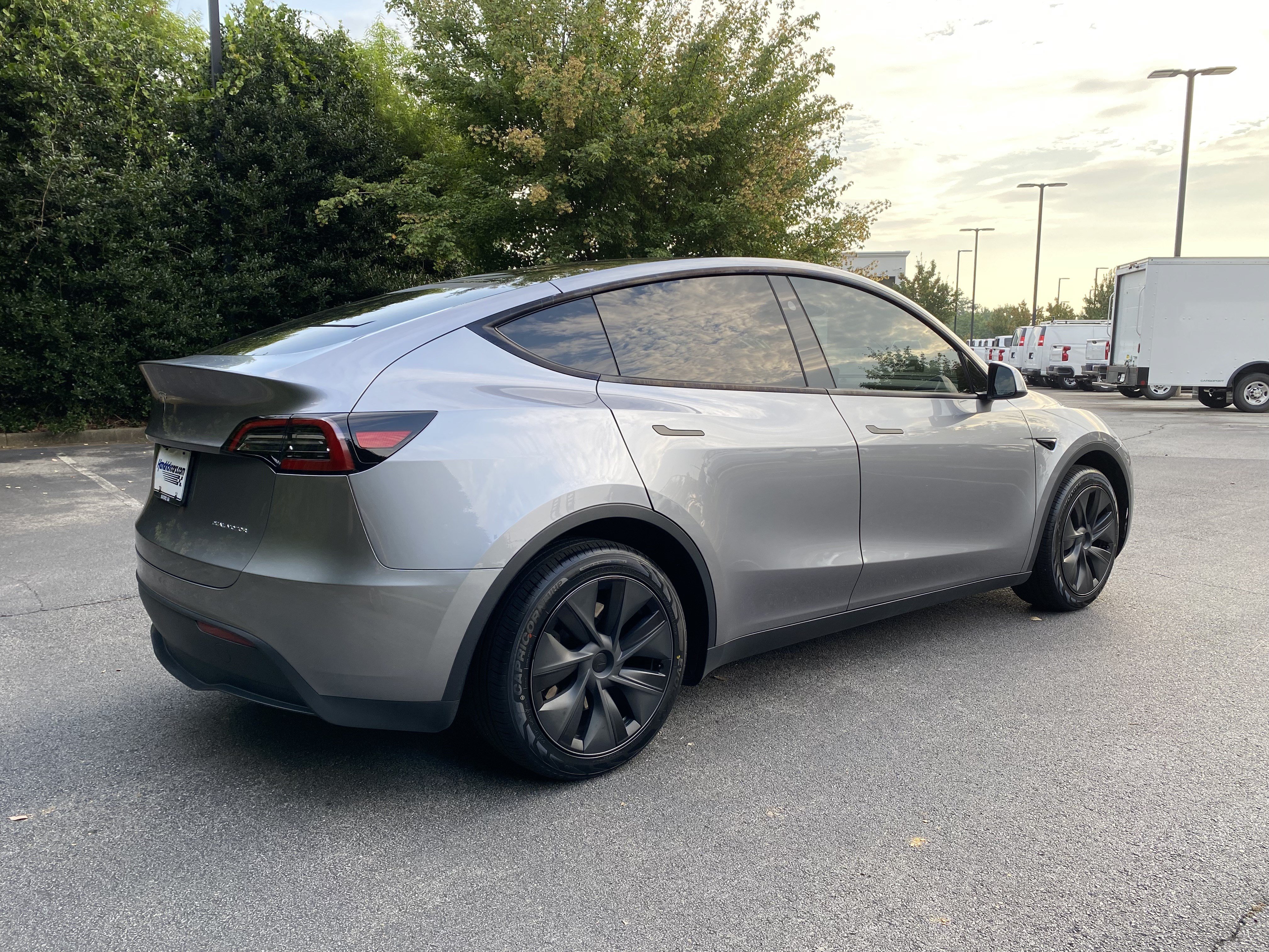 Used 2024 Tesla Model Y Long Range AWD/4WD image 9