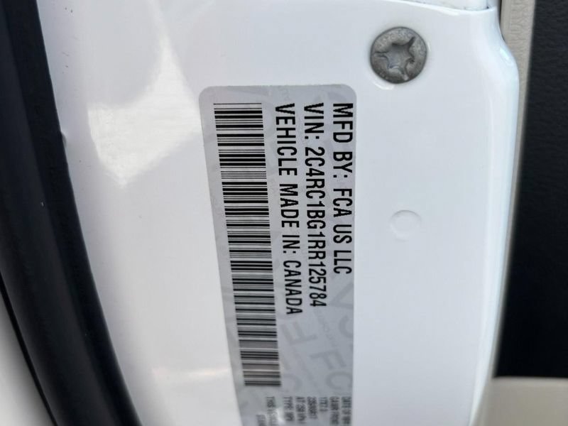 Used 2024 Chrysler Pacifica Touring-L FWD image 22