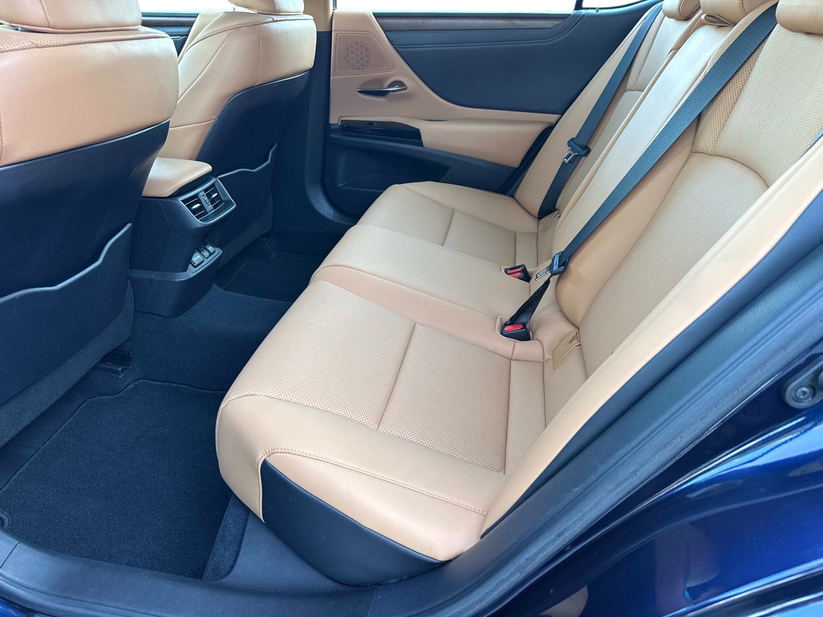 Used 2023 Lexus ES 350 w/ Premium Package FWD image 12
