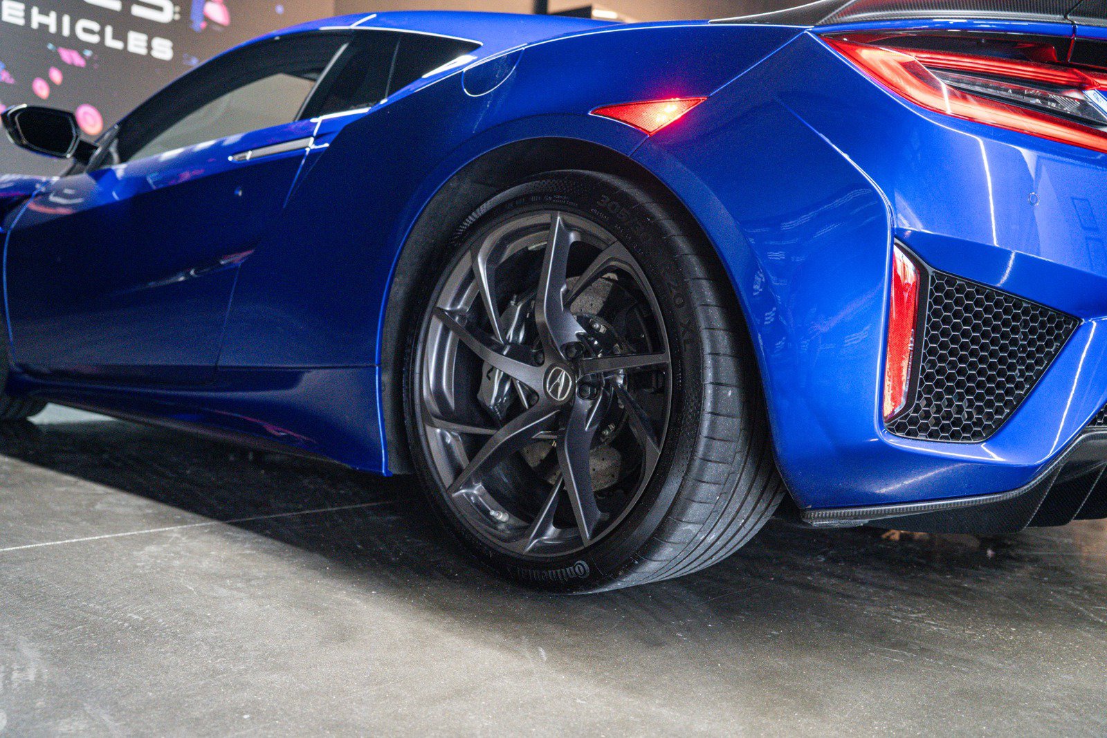 Used 2017 Acura NSX AWD/4WD image 19