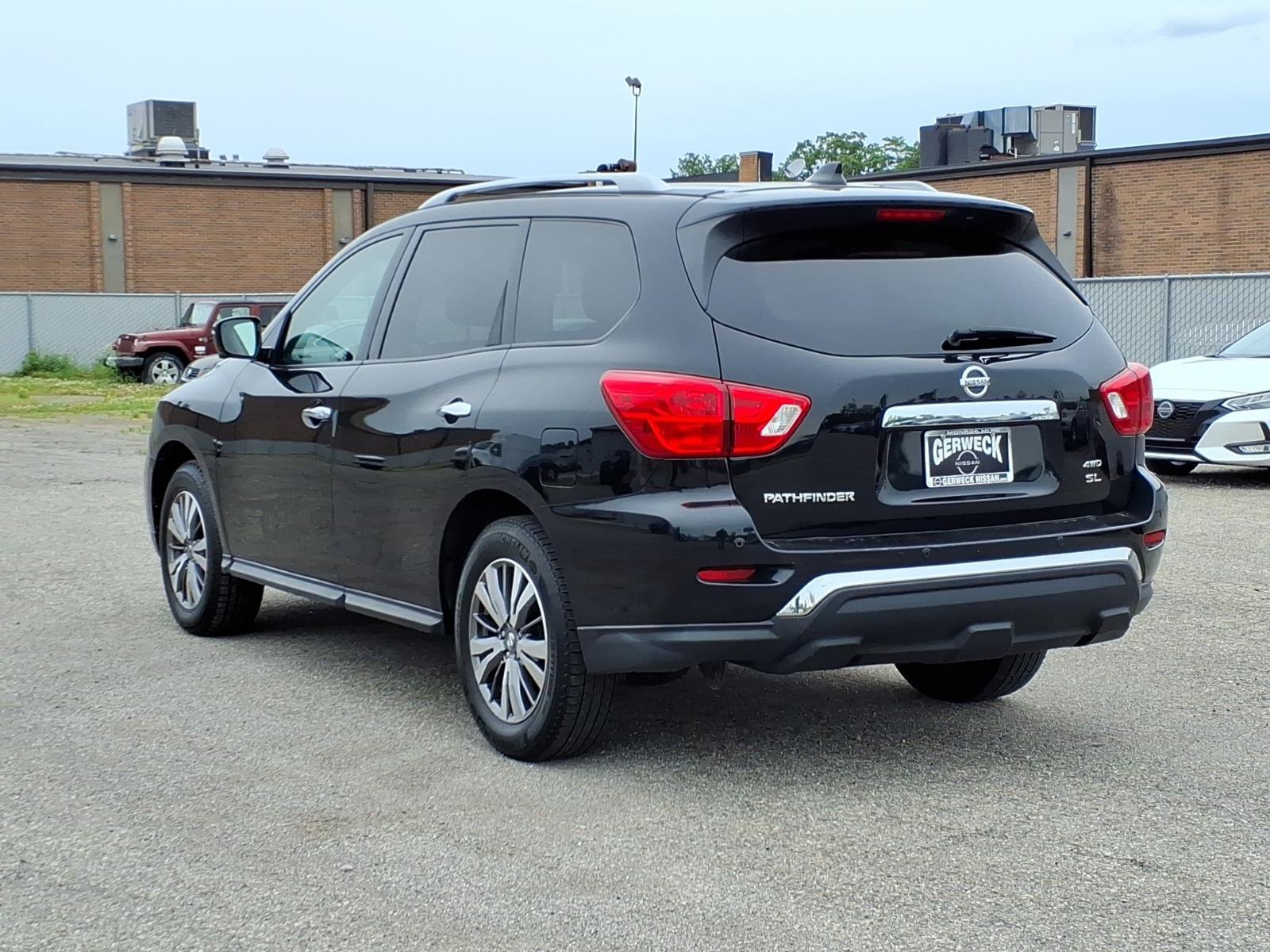 Used 2020 Nissan Pathfinder SL AWD/4WD image 4