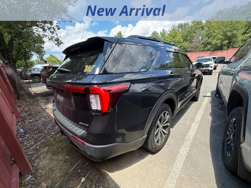 Used 2025 Ford Explorer ST-Line AWD/4WD image 3