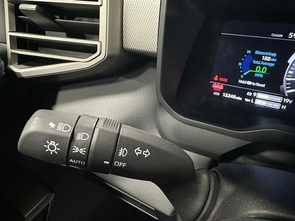 Used 2025 Toyota Tundra Limited AWD/4WD image 21
