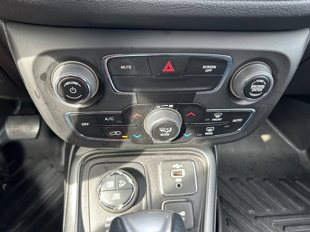 Certified 2020 Jeep Compass Trailhawk w/ Cold Weather Group AWD/4WD image 23