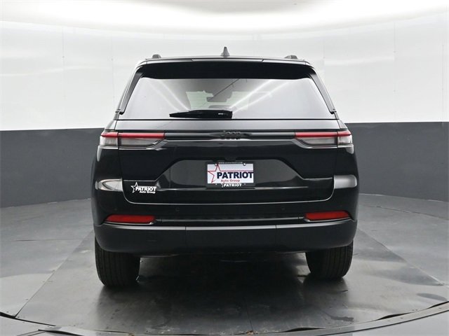 New 2025 Jeep Grand Cherokee Altitude image 5