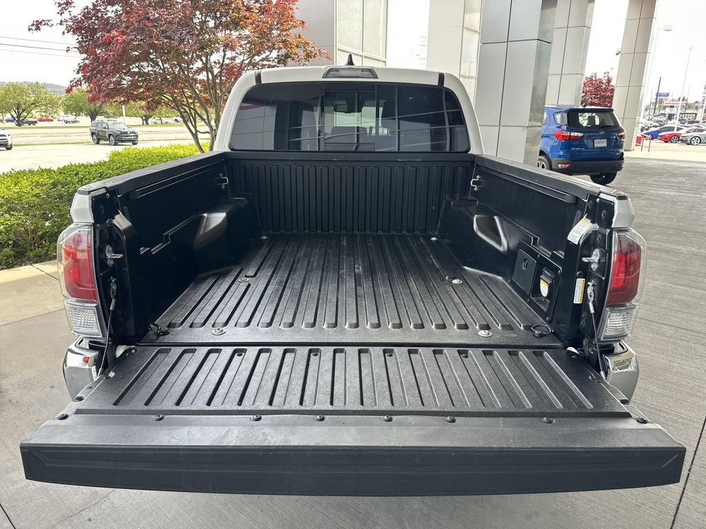 Used 2022 Toyota Tacoma TRD Off-Road AWD/4WD image 16
