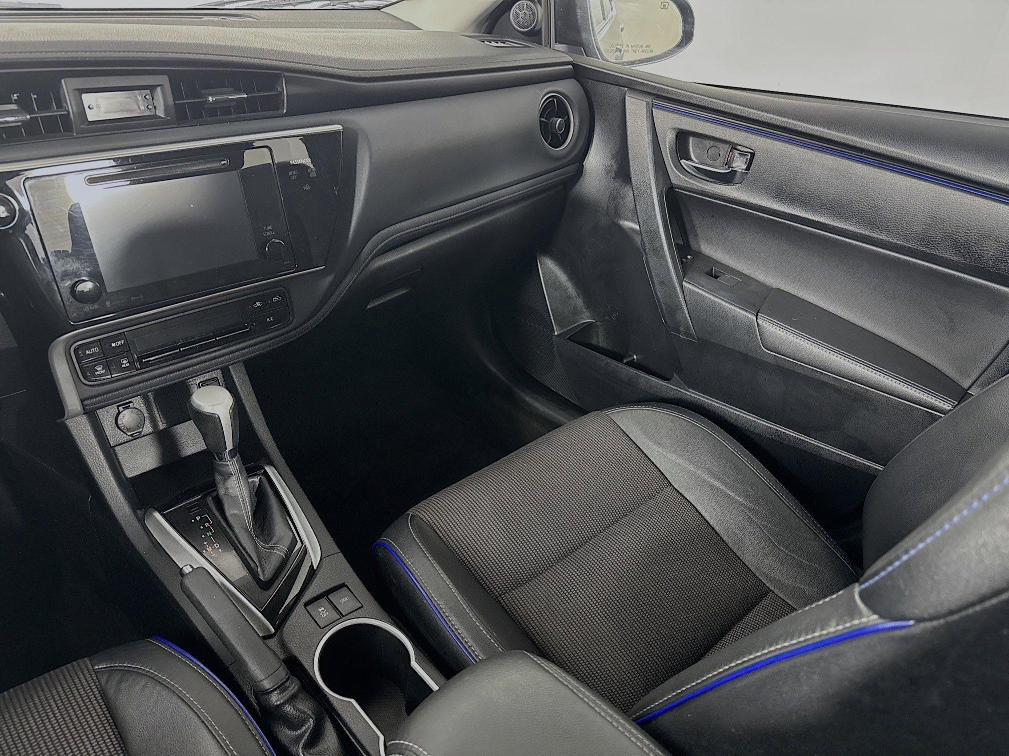 Used 2017 Toyota Corolla SE image 22