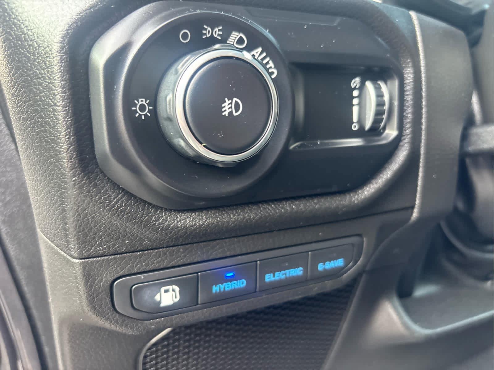 Used 2024 Jeep Wrangler Unlimited w/ Convenience Group AWD/4WD image 16