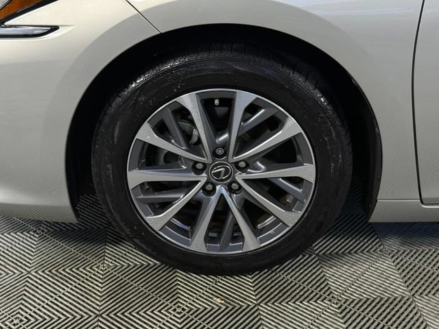 Certified 2022 Lexus ES 300h w/ Premium Package FWD image 19
