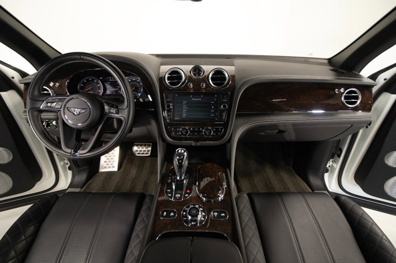 Used 2017 Bentley Bentayga image 23