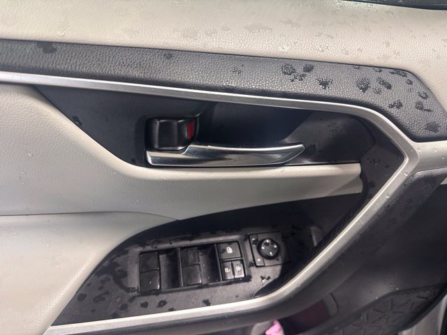 Used 2020 Toyota RAV4 XLE w/ Convenience Package AWD/4WD image 11