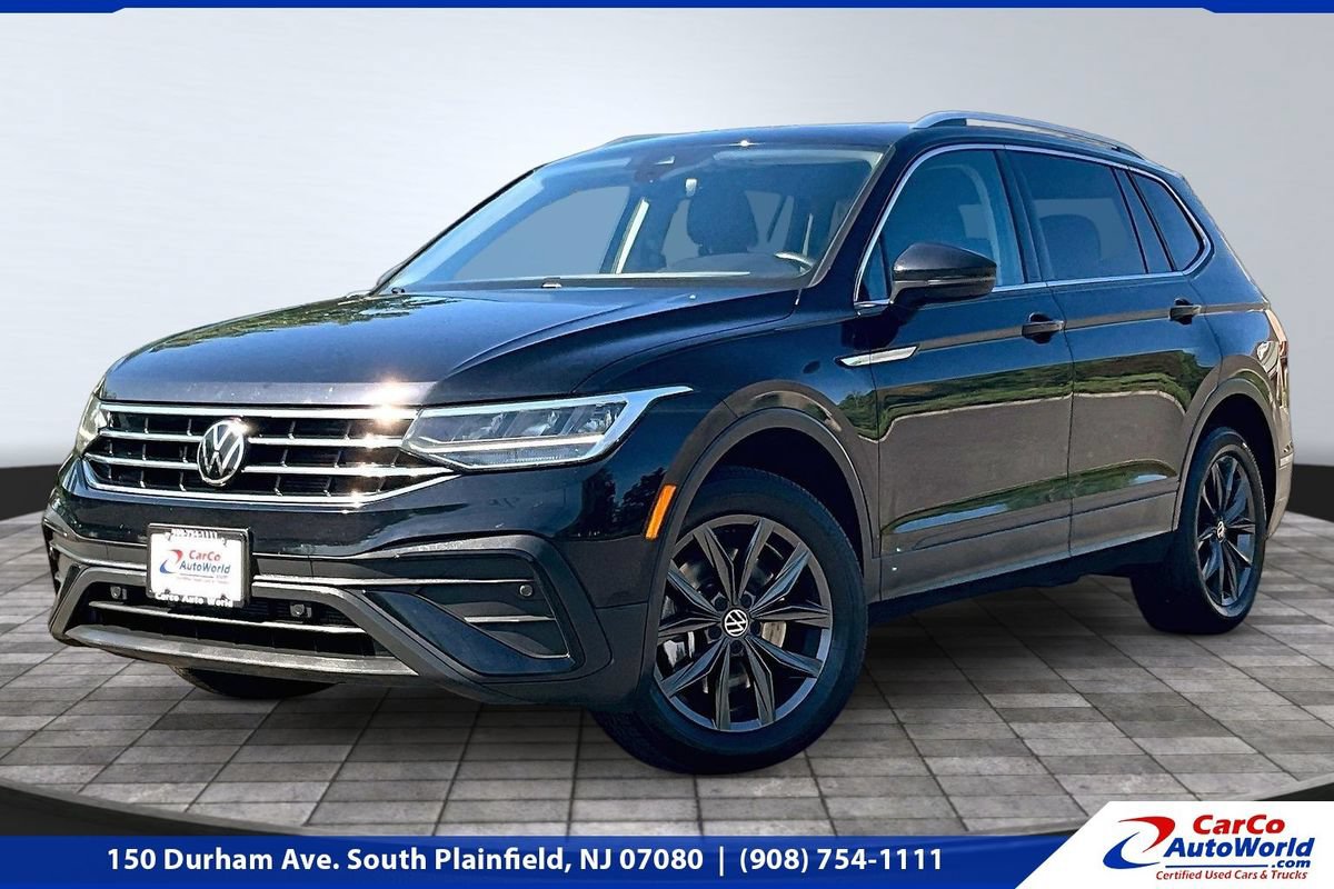 Used 2023 Volkswagen Tiguan SE w/ Panoramic Sunroof Package