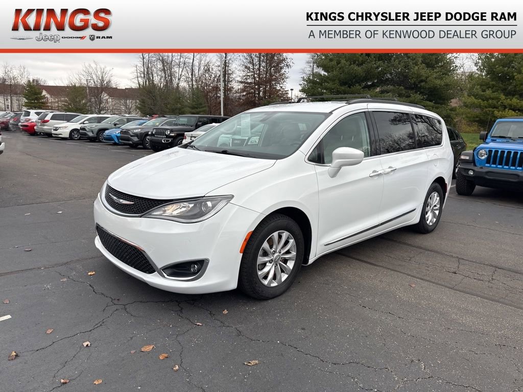 Certified 2017 Chrysler Pacifica Touring-L image 1
