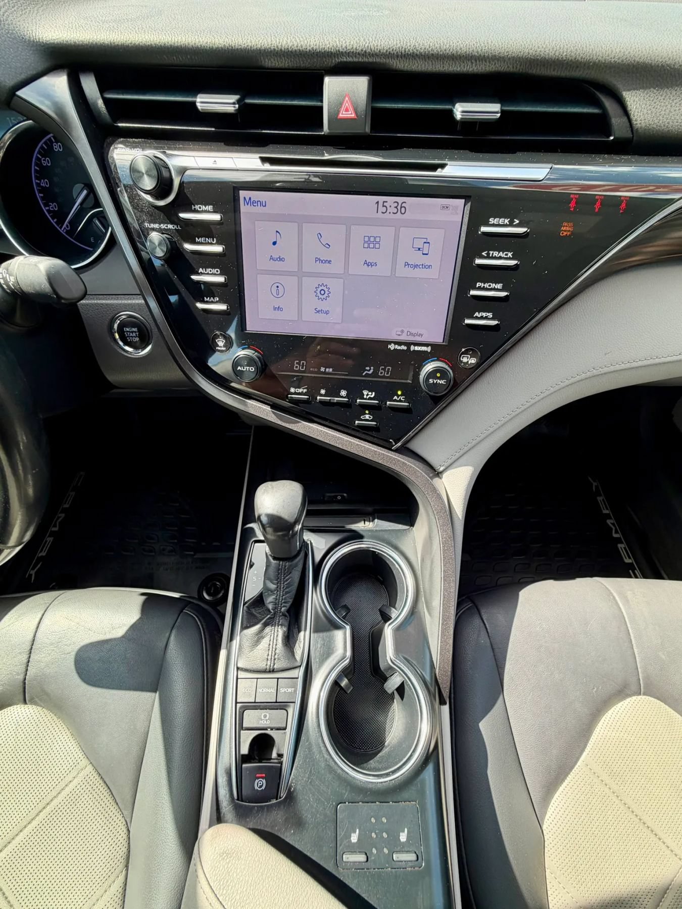 Used 2019 Toyota Camry XLE FWD image 13