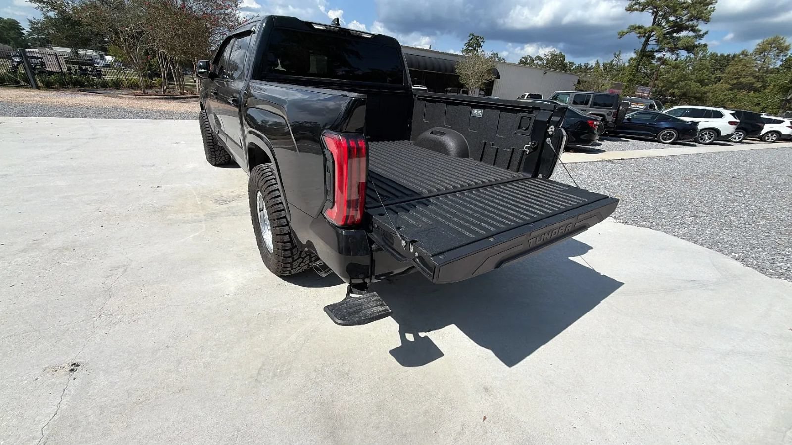 Used 2023 Toyota Tundra Platinum AWD/4WD image 9