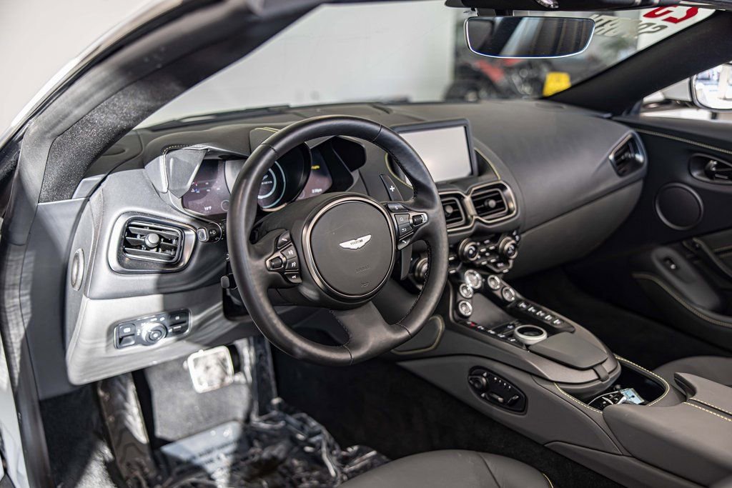Used 2023 Aston Martin V8 Vantage Roadster image 16