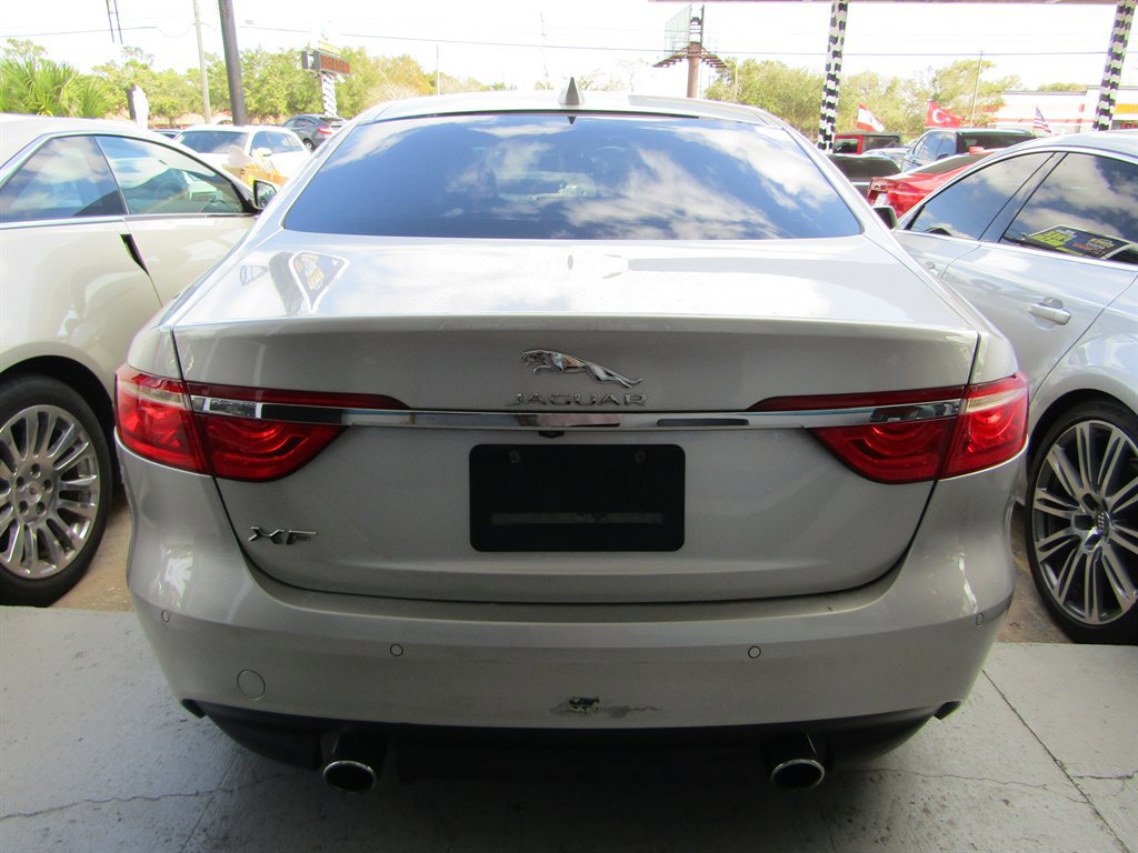 Used 2016 Jaguar XF Prestige RWD image 3