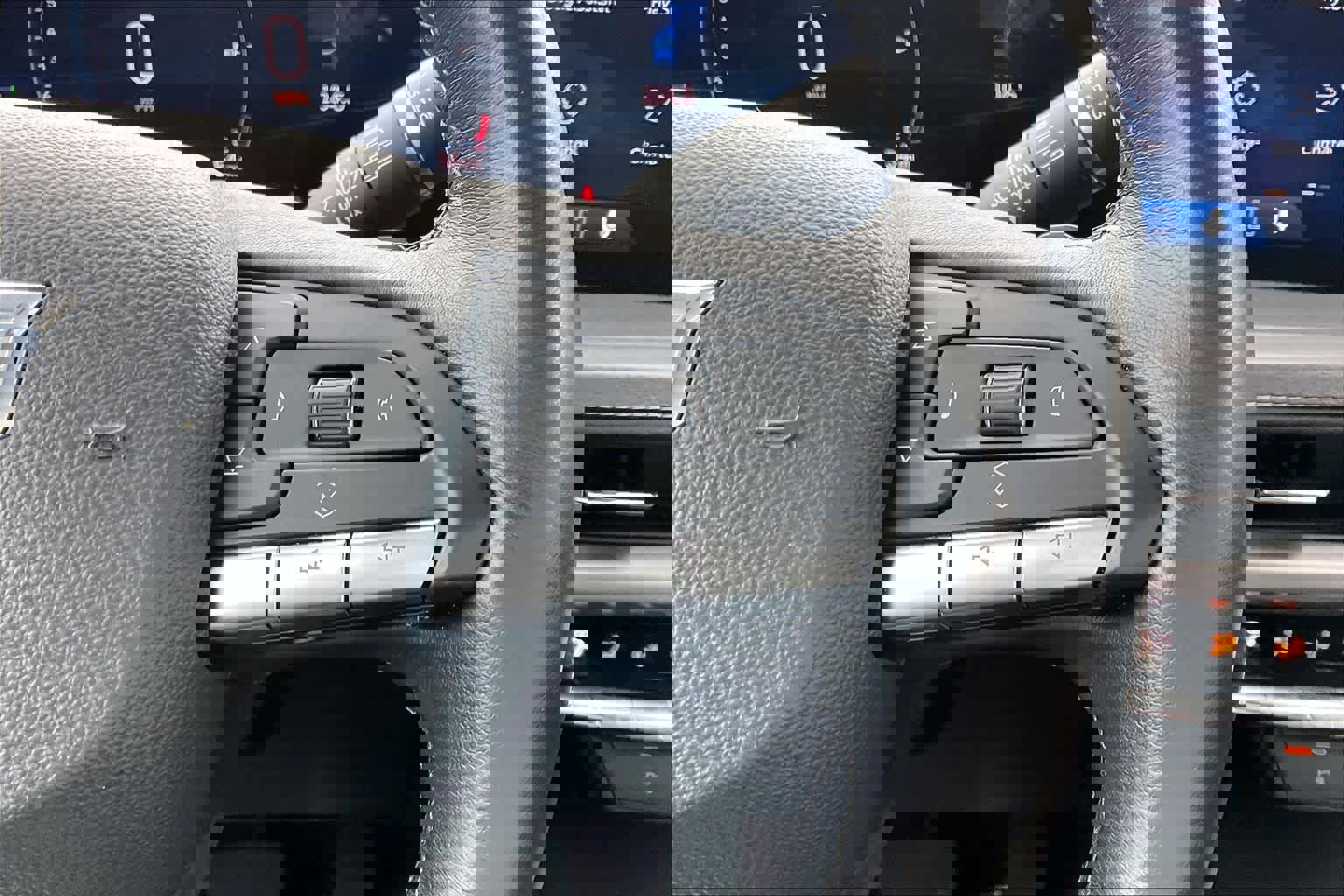 Used 2025 Cadillac XT4 Premium Luxury FWD image 24