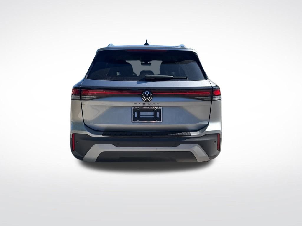 Used 2025 Volkswagen Tiguan S image 6