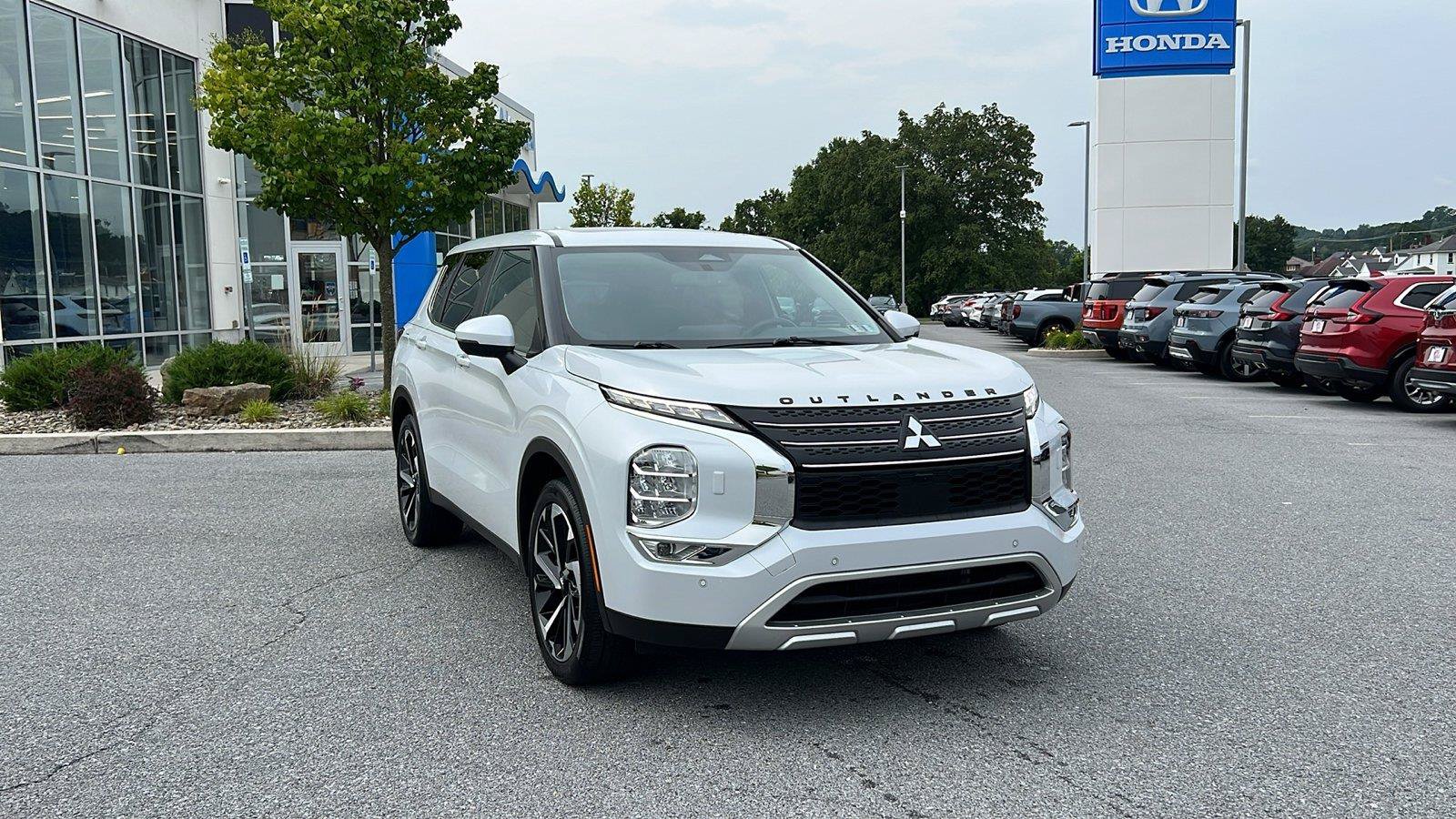 Used 2024 Mitsubishi Outlander SE