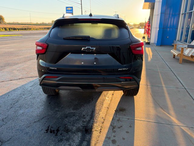 Used 2025 Chevrolet Trax ACTIV FWD image 3