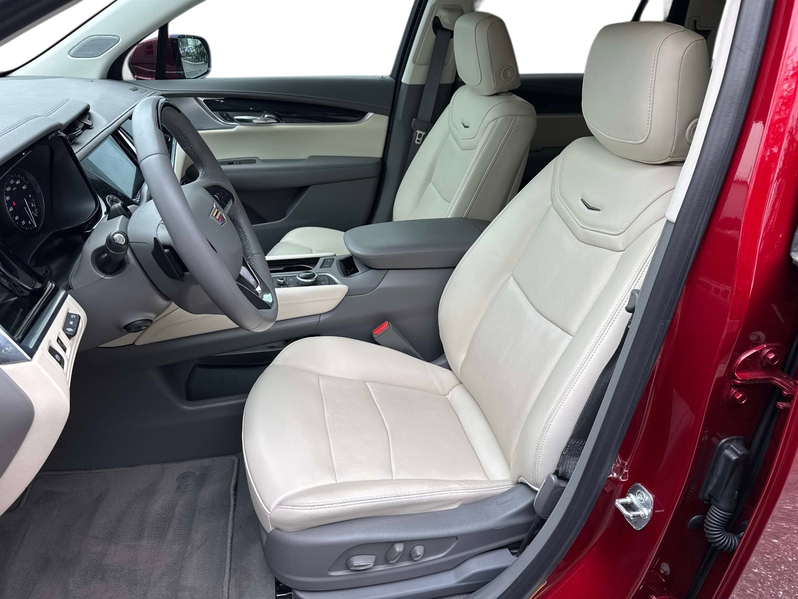 Used 2024 Cadillac XT6 Premium Luxury w/ Technology Package image 23