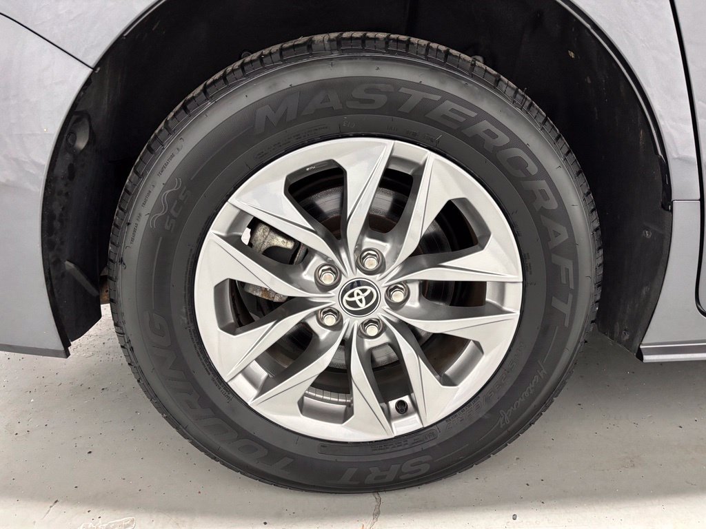 Used 2025 Toyota Sienna XLE AWD/4WD image 70
