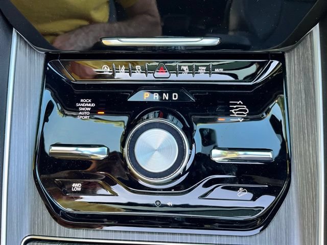 Used 2023 Jeep Wagoneer Series III w/ Premium Group I AWD/4WD image 50