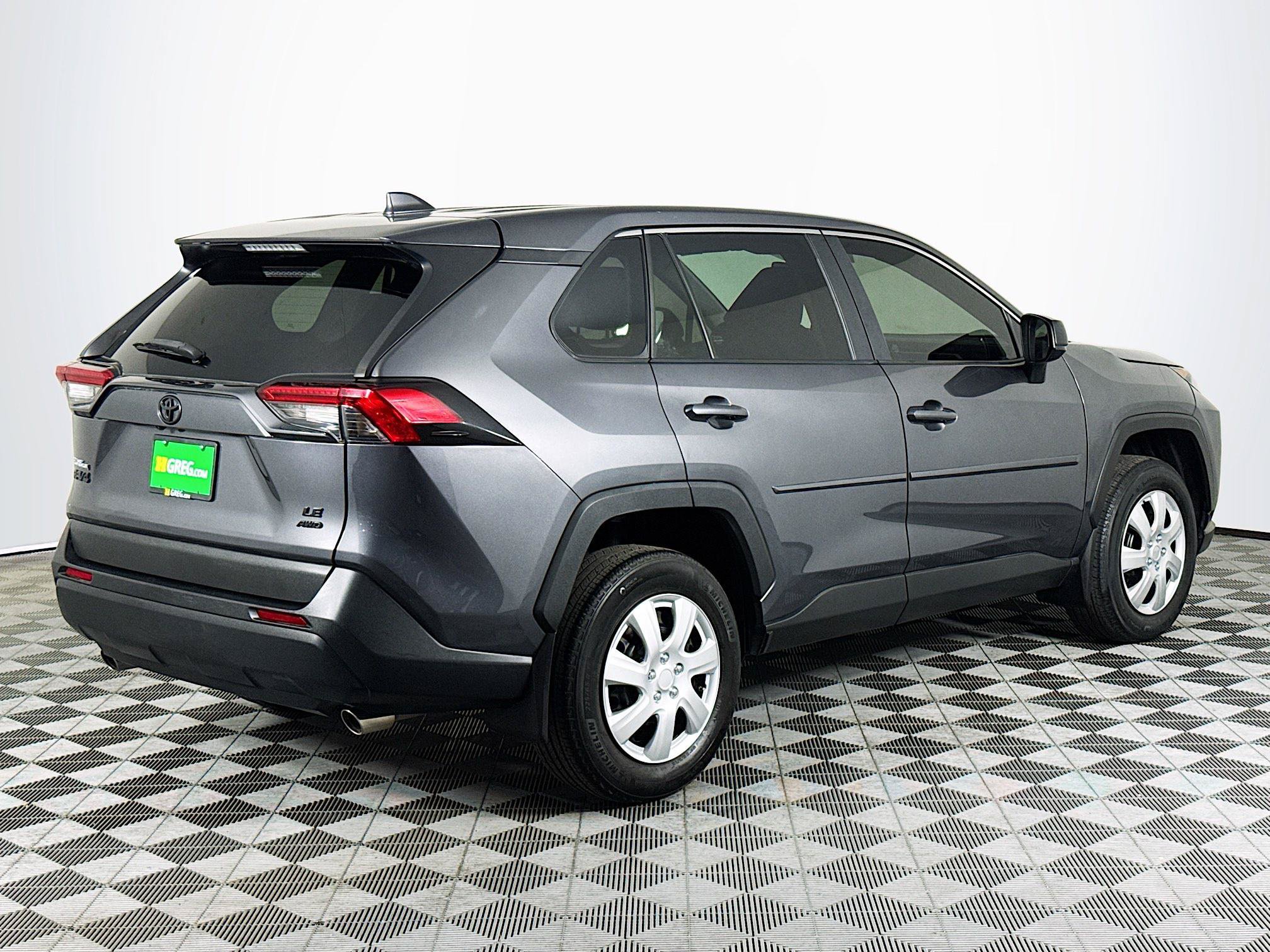 Used 2022 Toyota RAV4 LE AWD/4WD image 8