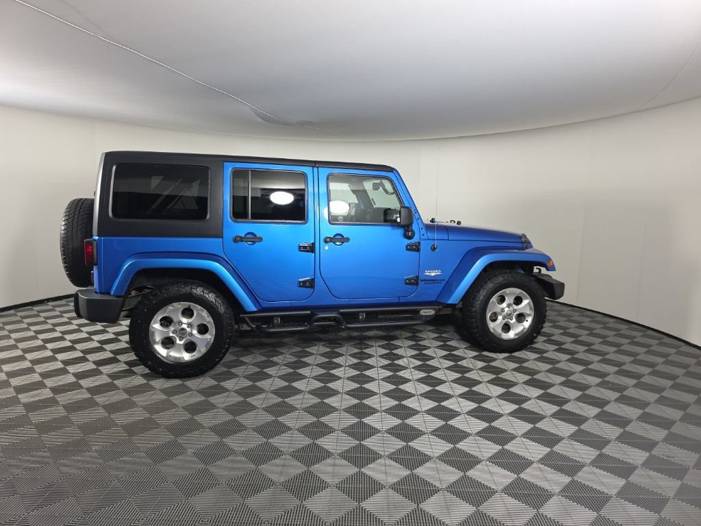 Used 2015 Jeep Wrangler Unlimited Sahara w/ Connectivity Group AWD/4WD image 6
