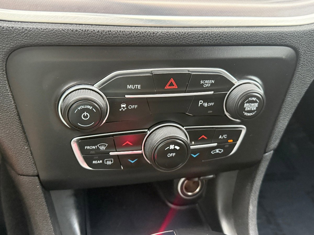 Used 2019 Dodge Charger SXT w/ Leather Interior Group RWD image 30