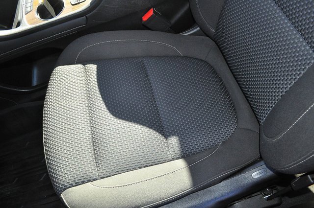 Used 2023 GMC Acadia SLE w/ Driver Convenience Package image 11