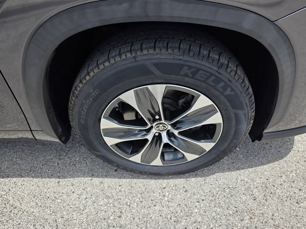 Used 2021 Toyota Highlander XLE FWD image 20